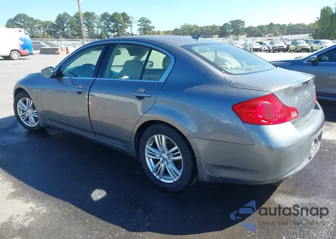 2015 Infiniti Q40 z USA, uszkodzony, nr VIN JN1CV6AP9FM502300